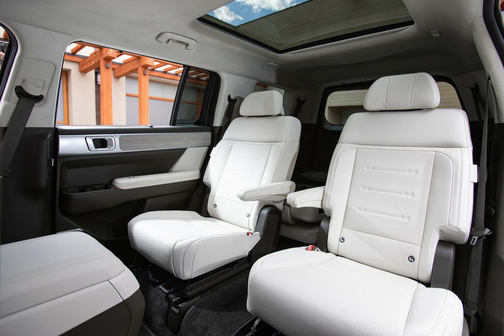 2 ghế thương gia ở hàng ghế giữa của Hyundai Santa Fe 2024