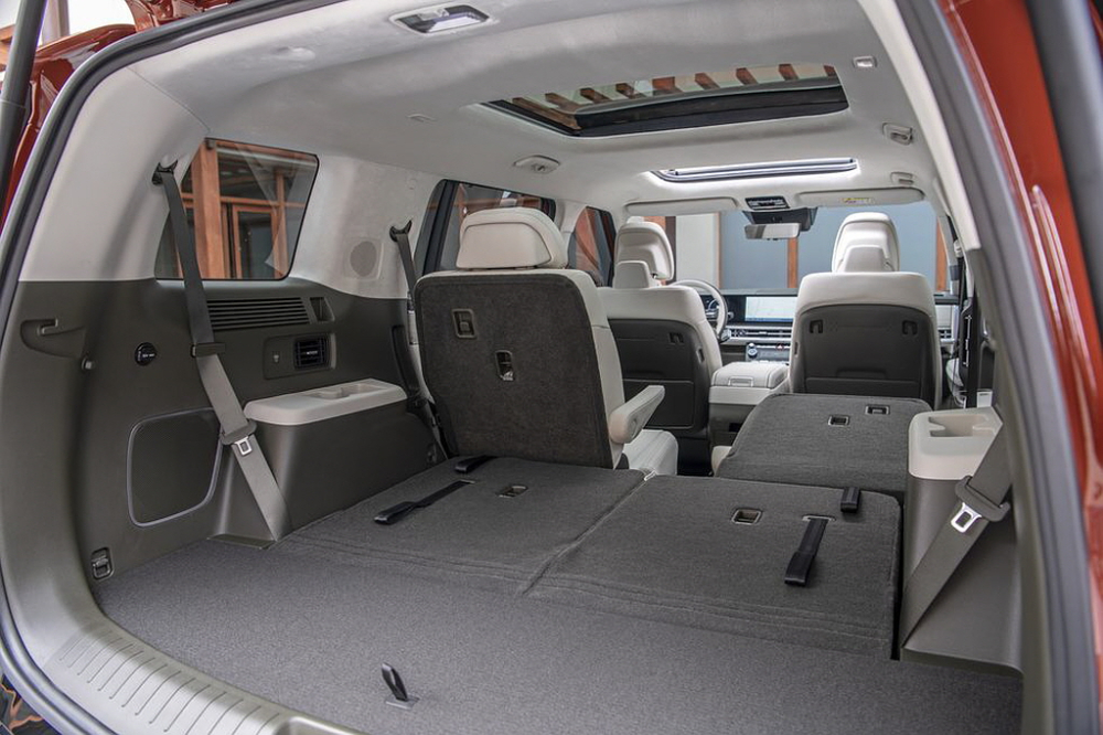 Hyundai Santa Fe 2024 có khoang hành lý 725 lít, rộng nhất phân khúc