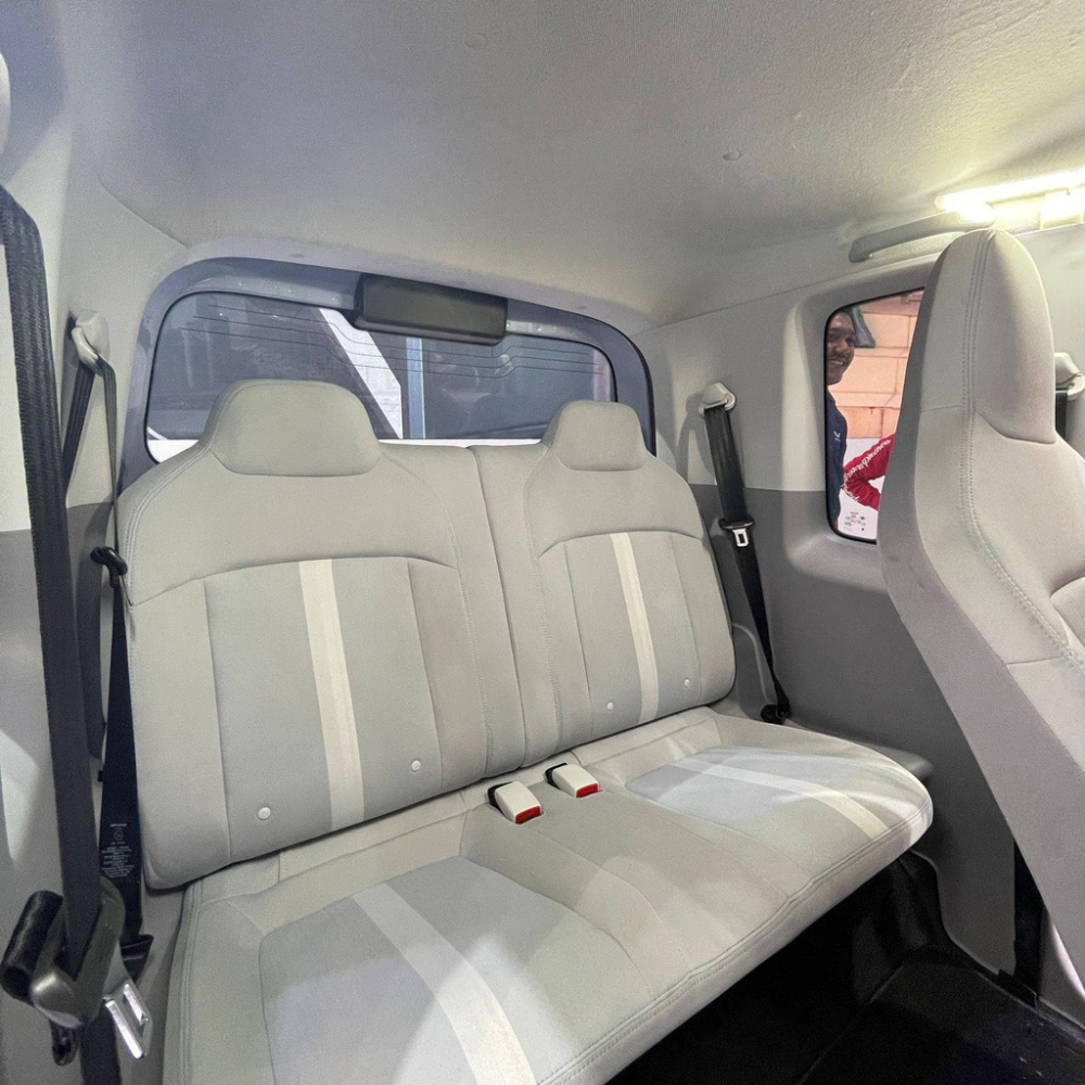 H&agrave;ng ghế ph&iacute;a sau của Wuling Air ev Lite đủ chỗ cho 2 người ngồi