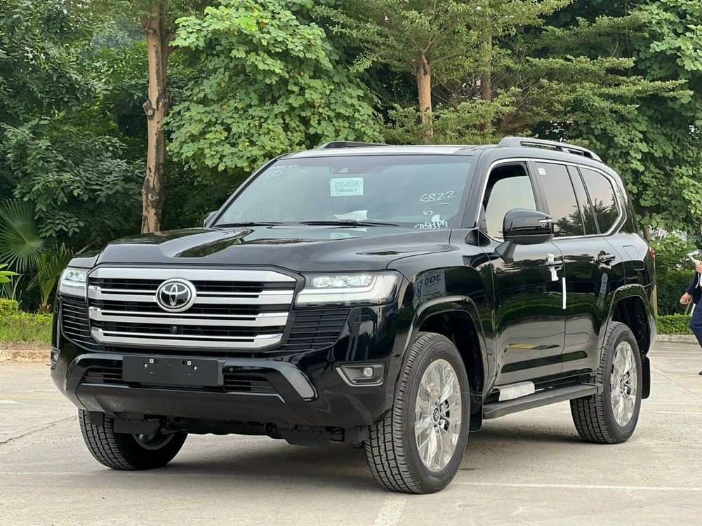 Toyota Land Cruiser LC300 2023 có thêm vành 20 inch mới Toyota Land Cruiser LC300 2023 có thêm vành 20 inch mới