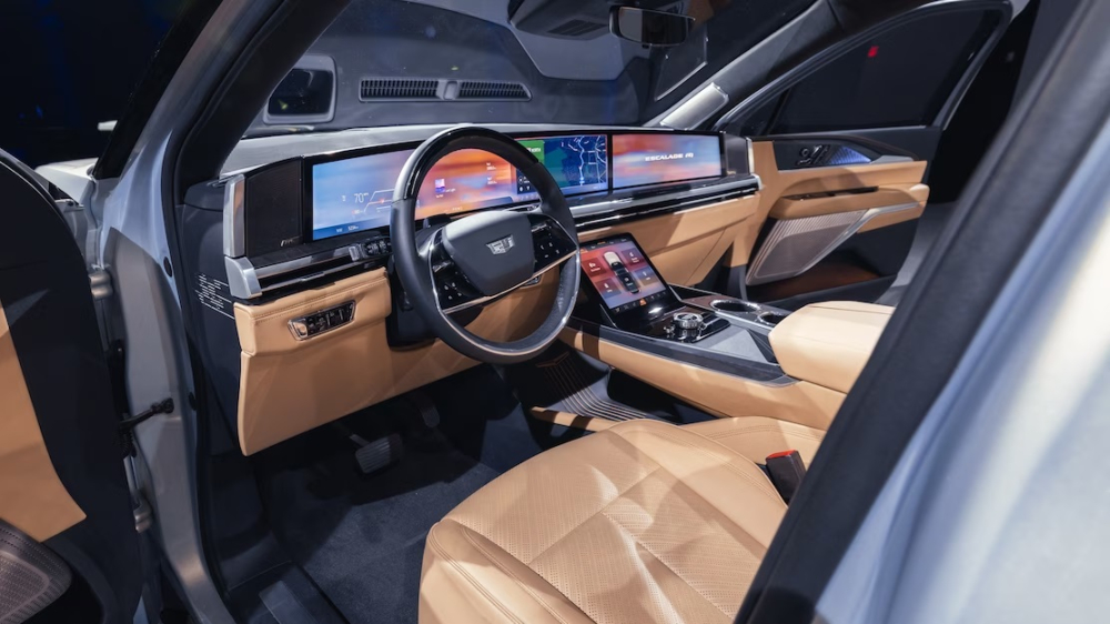 Cadillac Escalade IQ c&oacute; thể đi k&egrave;m 8 m&agrave;n h&igrave;nh