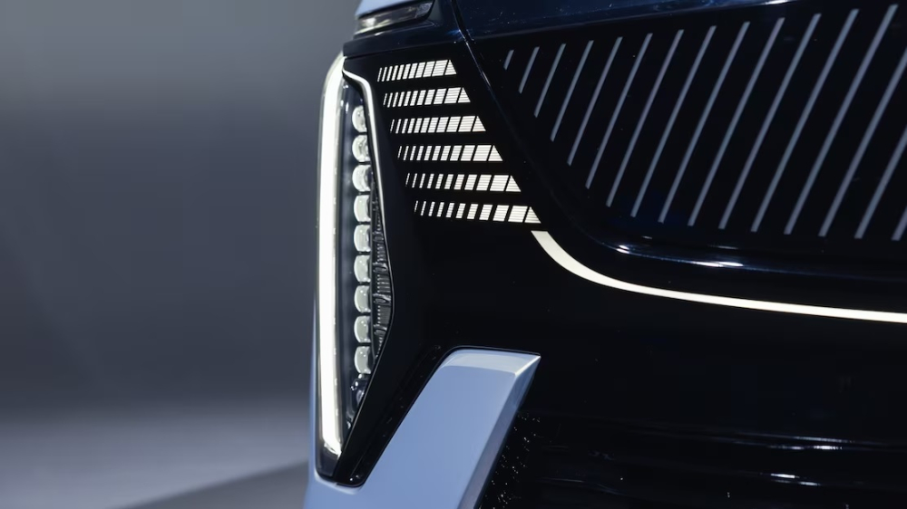 Cadillac Escalade IQ c&oacute; nhiều t&iacute;nh năng an to&agrave;n