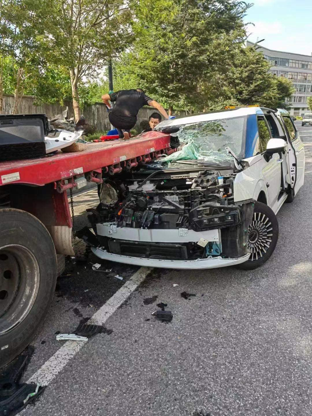 Hình ảnh hiện trường vụ tai nạn được lan truyền trên mạng xã hội Hình ảnh hiện trường vụ tai nạn được lan truyền trên mạng xã hội