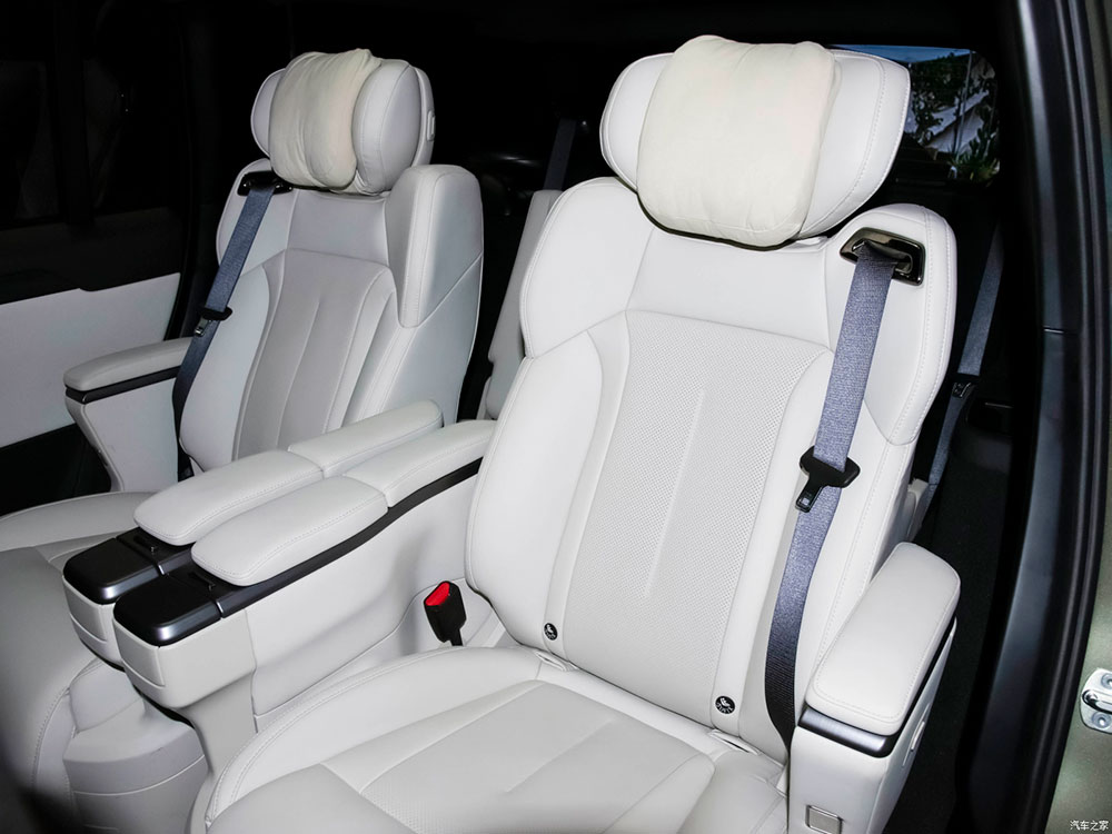 2 ghế thương gia của BAIC Jishi 01 bản 6 chỗ