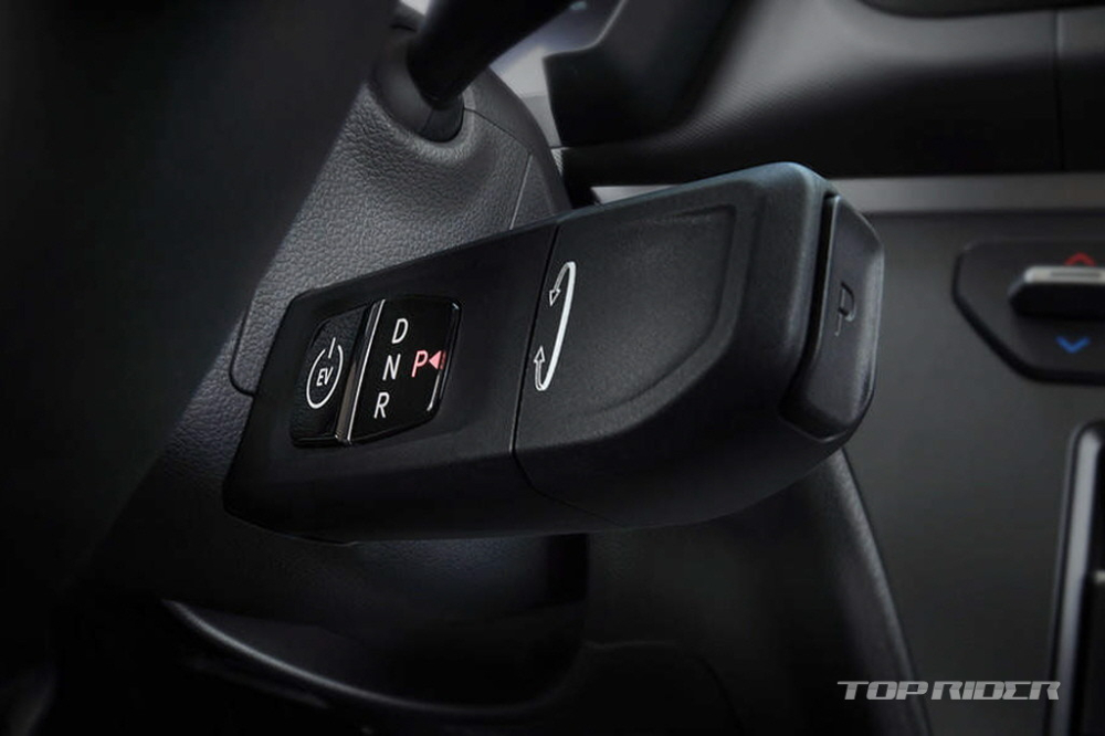 Cần số điện tử nằm trên cụm vô lăng của Kia Ray EV 2024 Cần số điện tử nằm trên cụm vô lăng của Kia Ray EV 2024