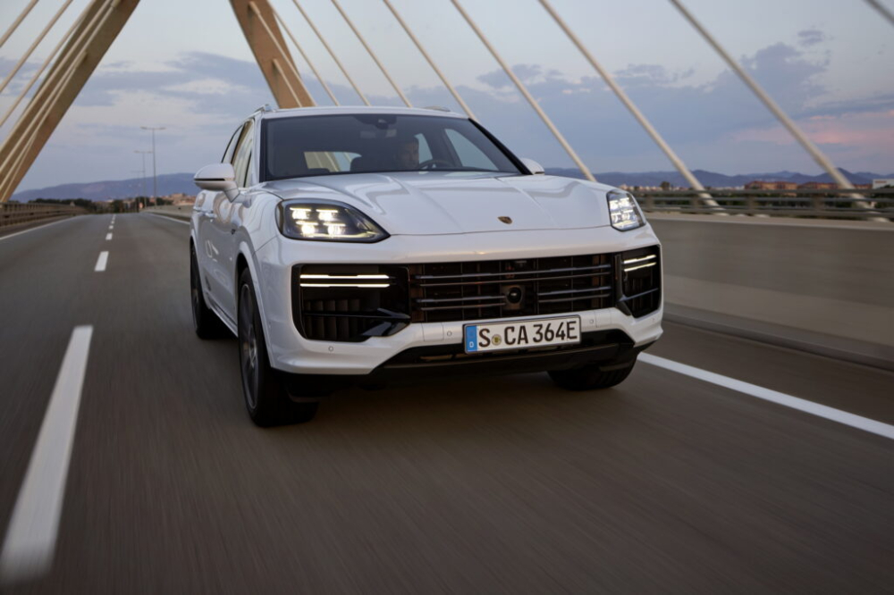 Porsche Cayenne Turbo E-Hybrid 2024 trình làng Porsche Cayenne Turbo E-Hybrid 2024 trình làng