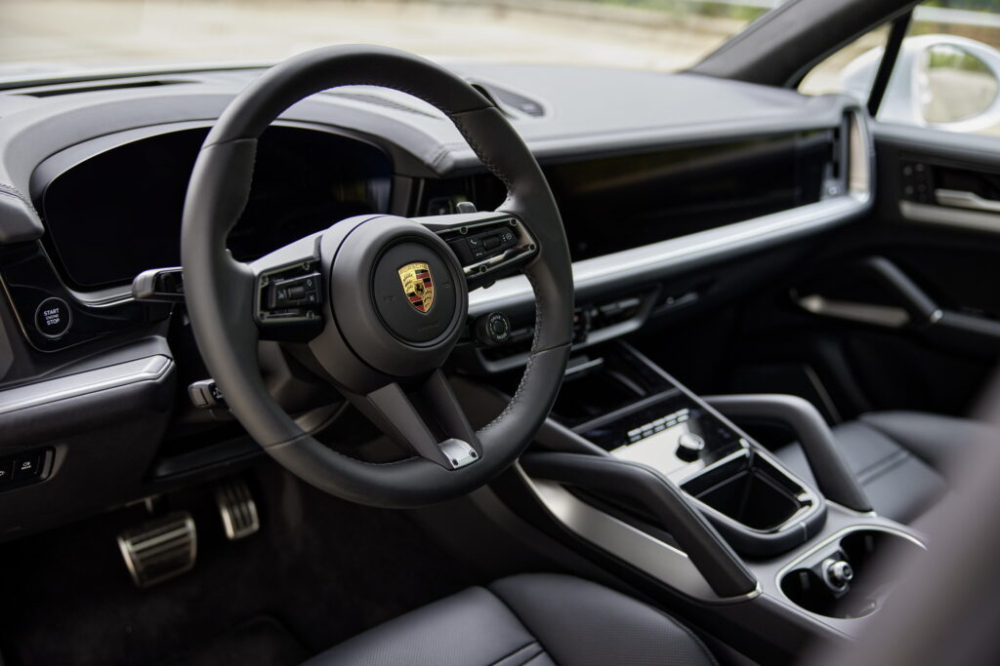 Vô lăng của Porsche Cayenne Turbo E-Hybrid 2024 Vô lăng của Porsche Cayenne Turbo E-Hybrid 2024