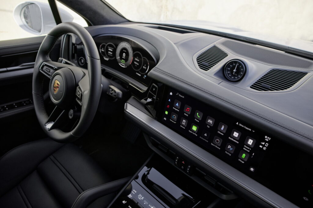 Porsche Cayenne Turbo E-Hybrid 2024 có 3 màn hình trên mặt táp-lô Porsche Cayenne Turbo E-Hybrid 2024 có 3 màn hình trên mặt táp-lô
