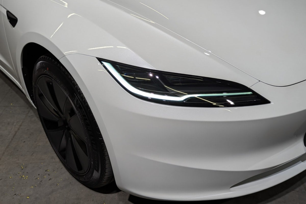 Cận cảnh đèn pha của Tesla Model 3 2024 Cận cảnh đèn pha của Tesla Model 3 2024
