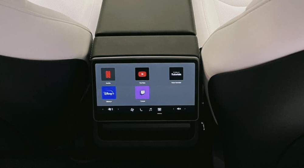 Tesla Model 3 2024 có thêm màn hình 8 inch cho hàng ghế sau Tesla Model 3 2024 có thêm màn hình 8 inch cho hàng ghế sau