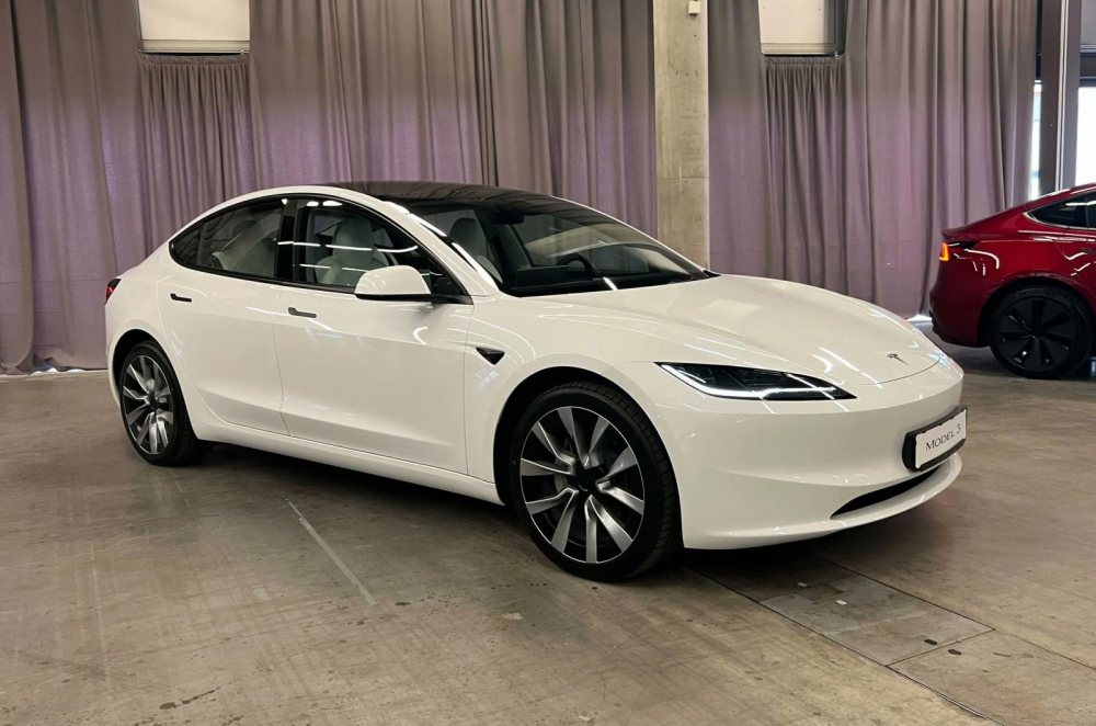 2 loại vành la-zăng mới của Tesla Model 3 2024 2 loại vành la-zăng mới của Tesla Model 3 2024