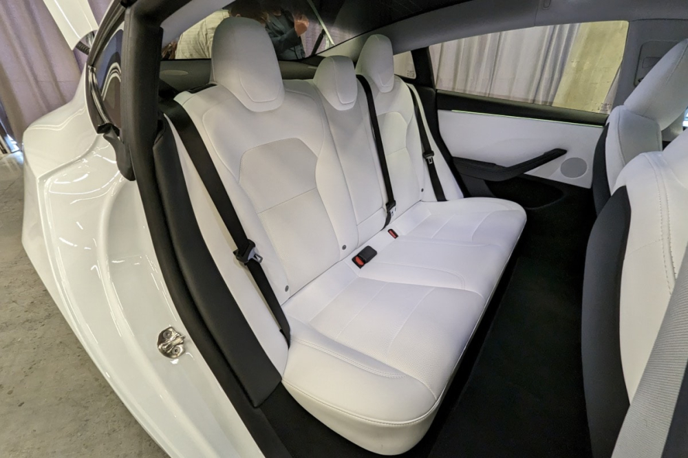 Hàng ghế sau của Tesla Model 3 2024 Hàng ghế sau của Tesla Model 3 2024