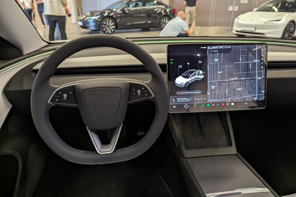 Tesla Model 3 2024 có màn hình tăng nhẹ kích thước từ 15 inch lên 15,4 inch Tesla Model 3 2024 có màn hình tăng nhẹ kích thước từ 15 inch lên 15,4 inch