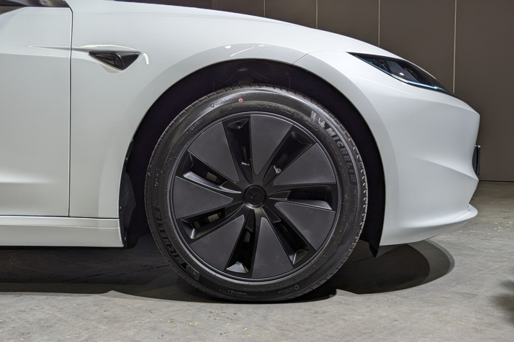 2 loại vành la-zăng mới của Tesla Model 3 2024 2 loại vành la-zăng mới của Tesla Model 3 2024