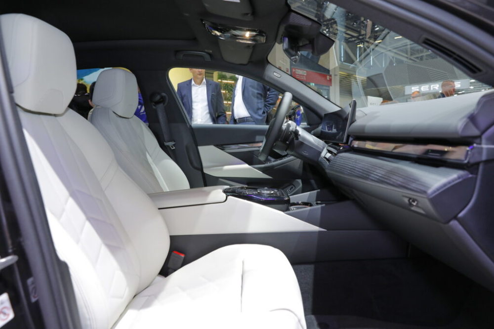 Ghế trước của BMW 530e 2024 Ghế trước của BMW 530e 2024