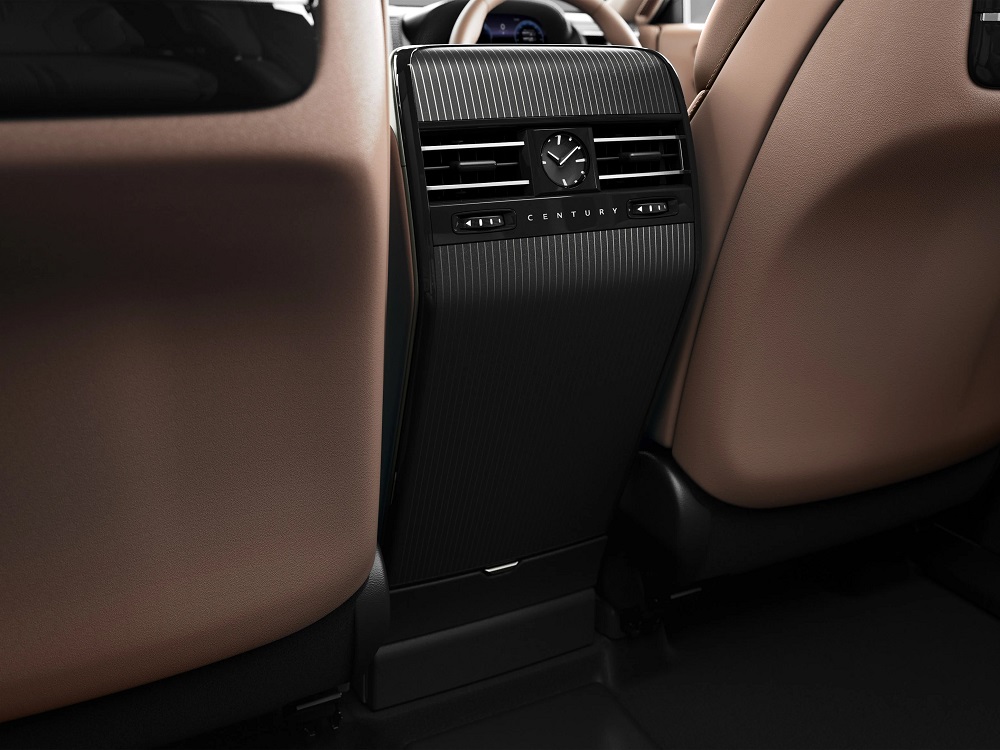 Đồng hồ xem giờ tích hợp vào cửa gió điều hòa dành cho hàng ghế sau của Toyota Century 2024