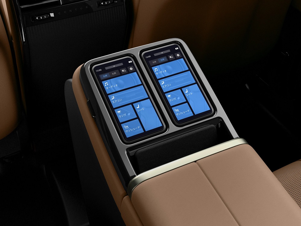 Màn hình tích hợp vào bệ tì tay ở giữa 2 ghế sau của Toyota Century 2024
