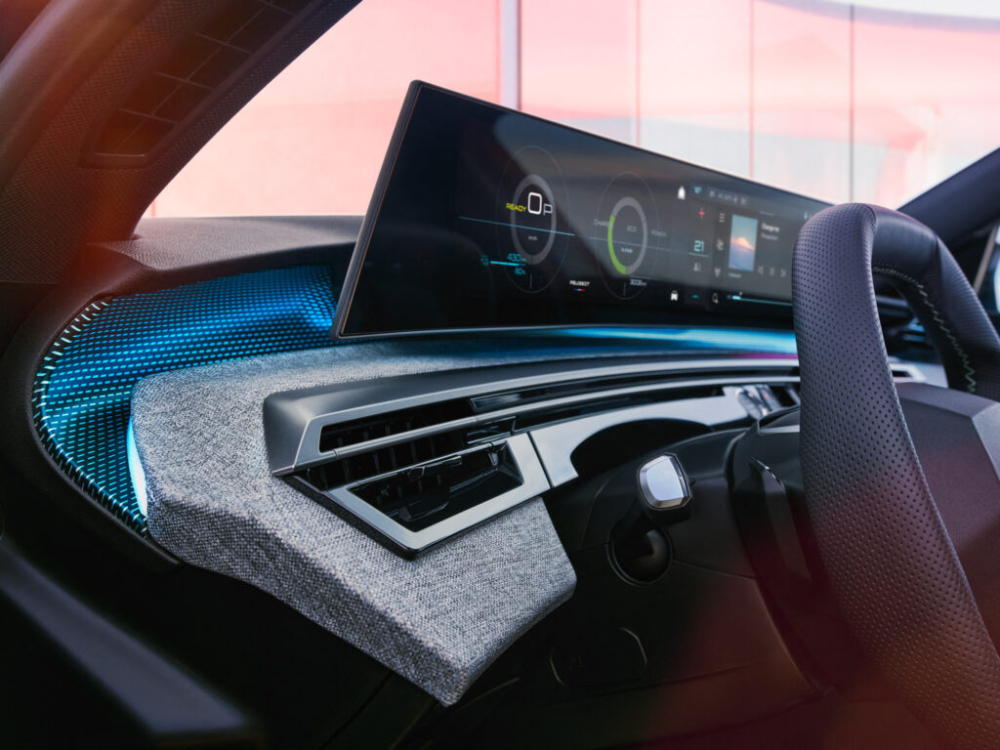 Mặt t&aacute;p-l&ocirc; của Peugeot E-3008 2024 