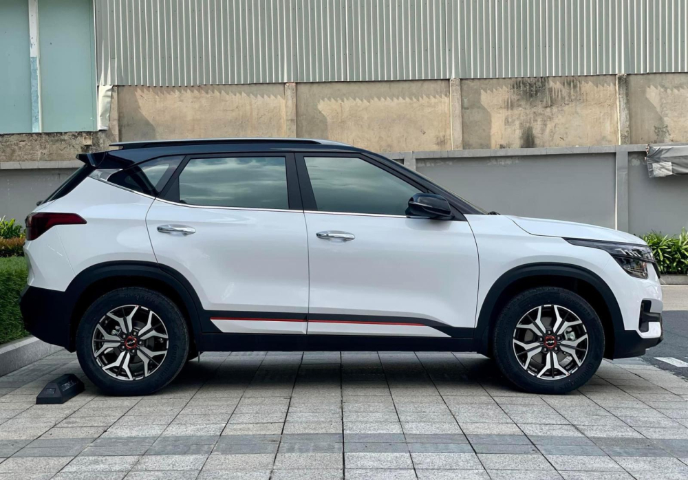 Kia Seltos X-Line có giá từ 709 triệu đồng