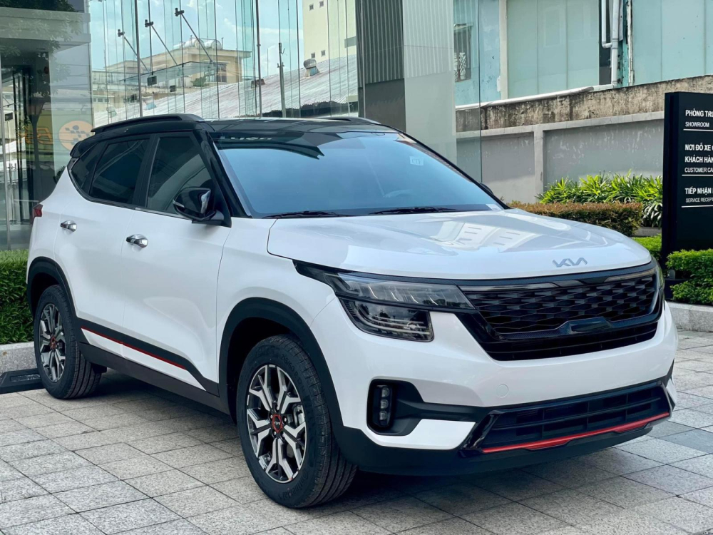 Kia Seltos X-Line có thêm những chi tiết ngoại thất màu đen bóng mới