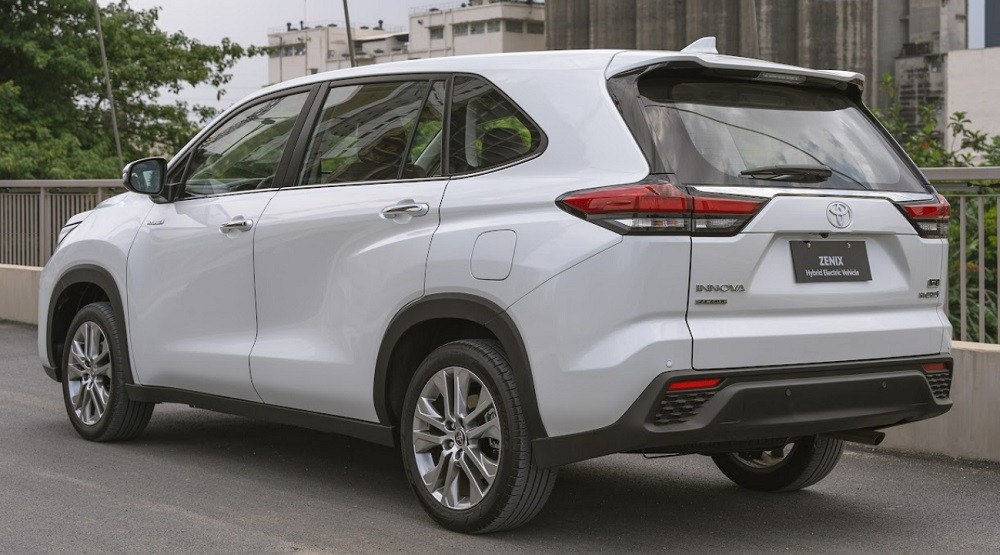 Toyota Innova Cross 2024 ở Việt Nam có cả phiên bản máy xăng và hybrid Toyota Innova Cross 2024 ở Việt Nam có cả phiên bản máy xăng và hybrid