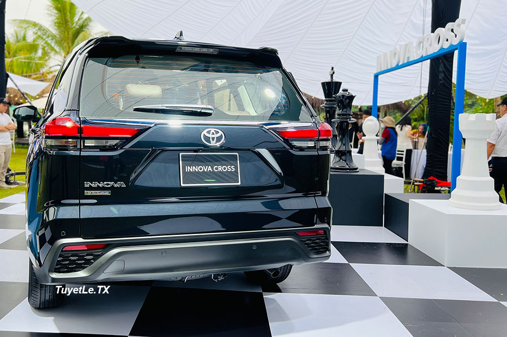 Thiết kế phía sau của Toyota Innova Cross 2024 Thiết kế phía sau của Toyota Innova Cross 2024