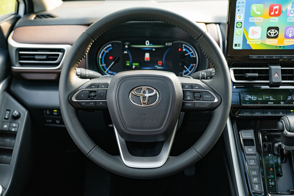 Vô lăng và bảng đồng hồ với màn hình MID 7 inch của Toyota Innova Cross 2024 Vô lăng và bảng đồng hồ với màn hình MID 7 inch của Toyota Innova Cross 2024