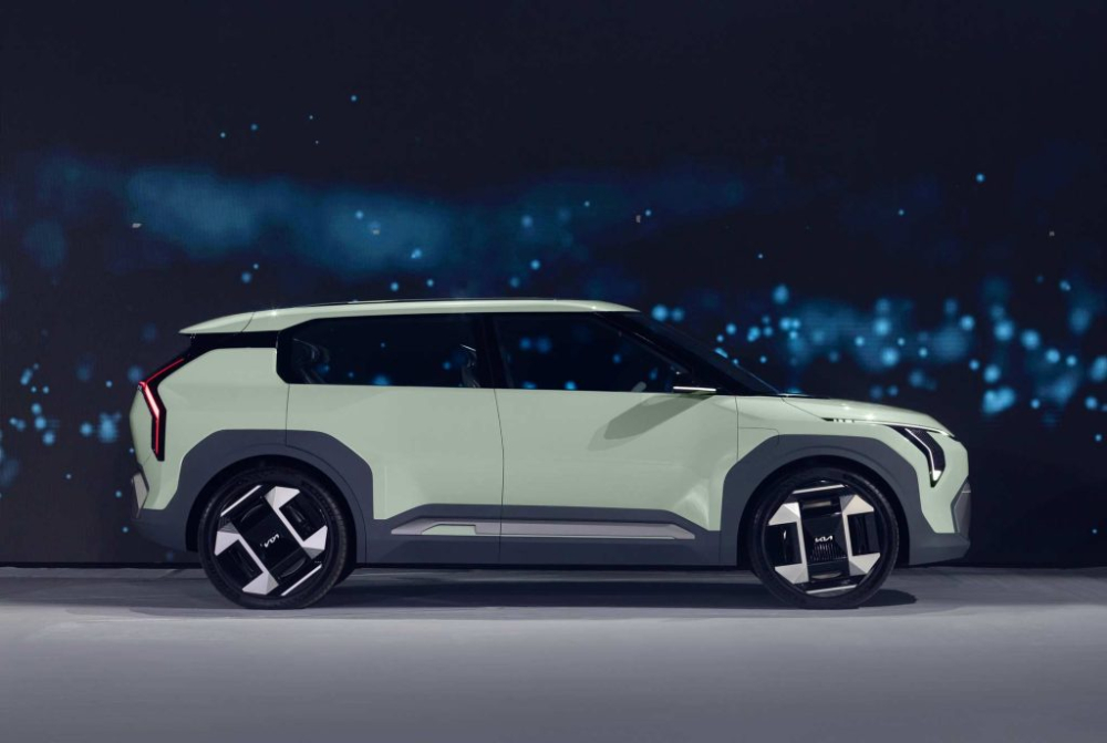 Kia EV3 có kích thước khá nhỏ, dự kiến thuộc phân khúc SUV cỡ B Kia EV3 có kích thước khá nhỏ, dự kiến thuộc phân khúc SUV cỡ B