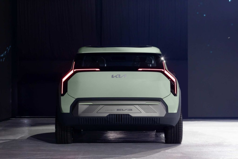 Thiết kế phía sau của Kia EV3 rất giống EV9 và EV5 Thiết kế phía sau của Kia EV3 rất giống EV9 và EV5