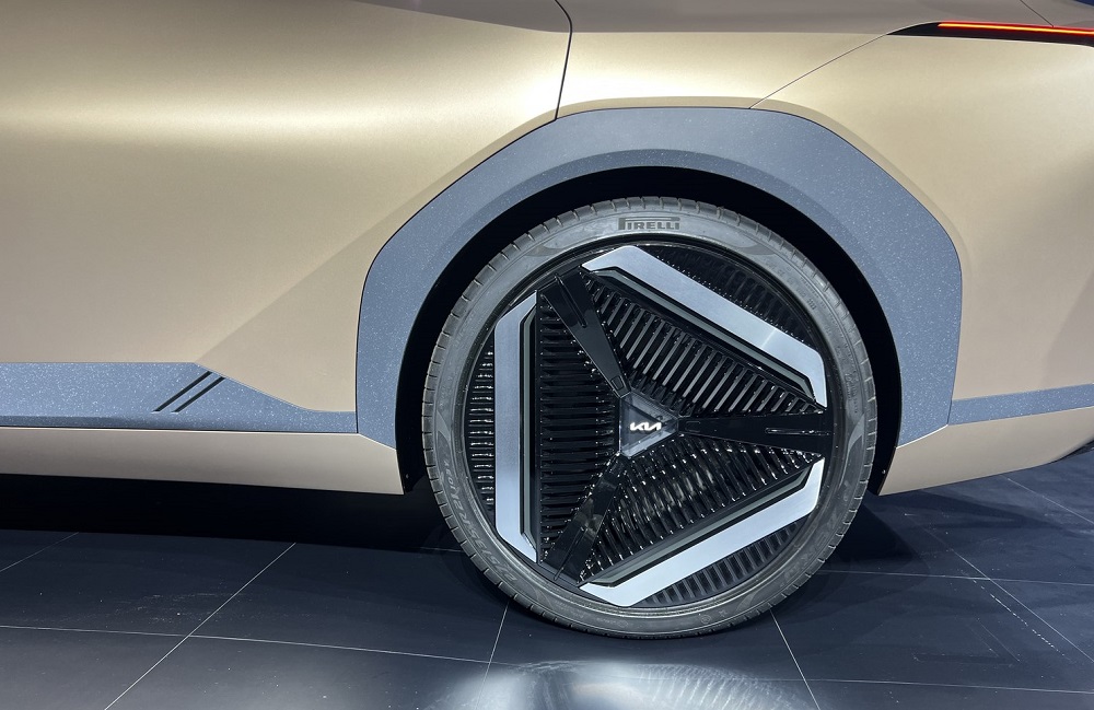 Vành la-zăng với chấu hình tam giác của Kia EV4 Vành la-zăng với chấu hình tam giác của Kia EV4