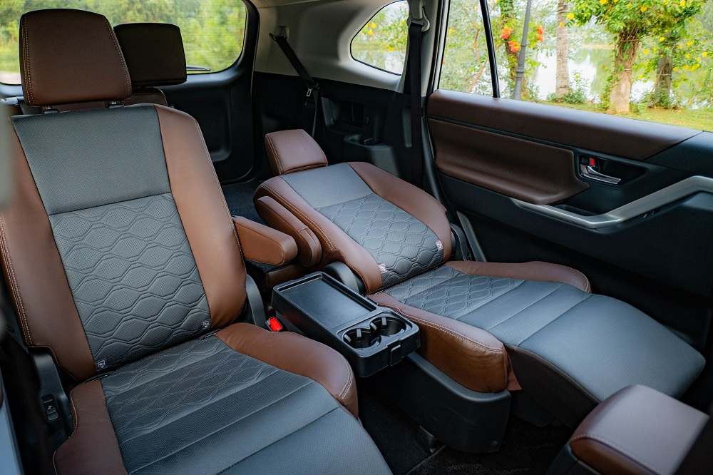 2 ghế thương gia của Toyota Innova Cross 2023 bản 7 chỗ 2 ghế thương gia của Toyota Innova Cross 2023 bản 7 chỗ