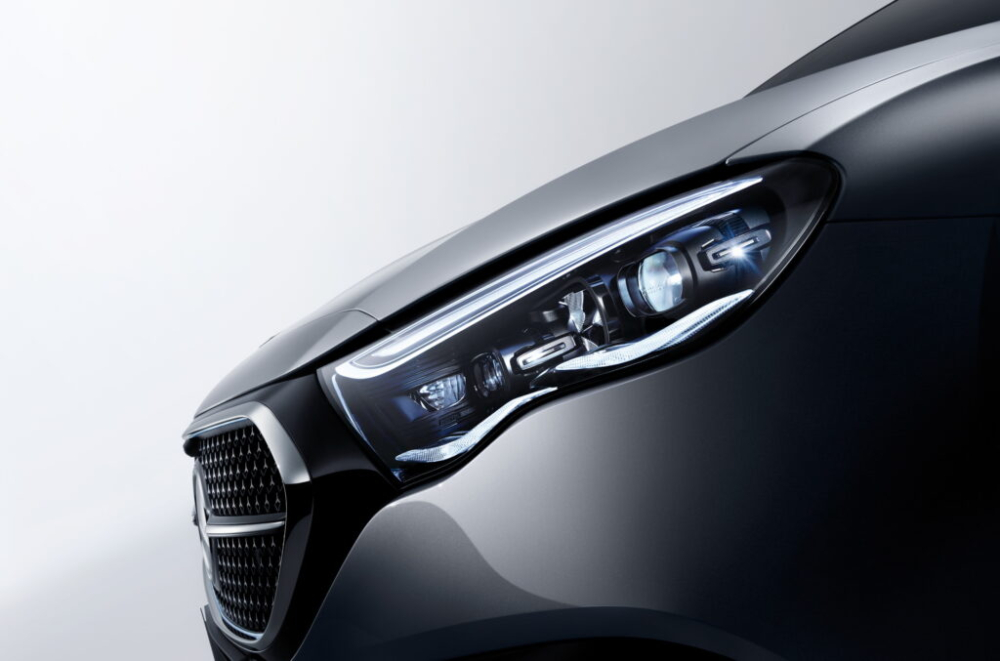 Đèn pha LED hiệu suất cao mới của Mercedes-Benz E-Class L 2024