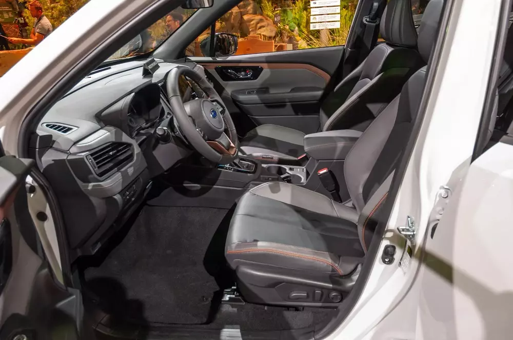 Nội thất của Subaru Forester 2024 bản Sport cũng có những điểm nhấn màu đồng như ngoại thất Nội thất của Subaru Forester 2024 bản Sport cũng có những điểm nhấn màu đồng như ngoại thất