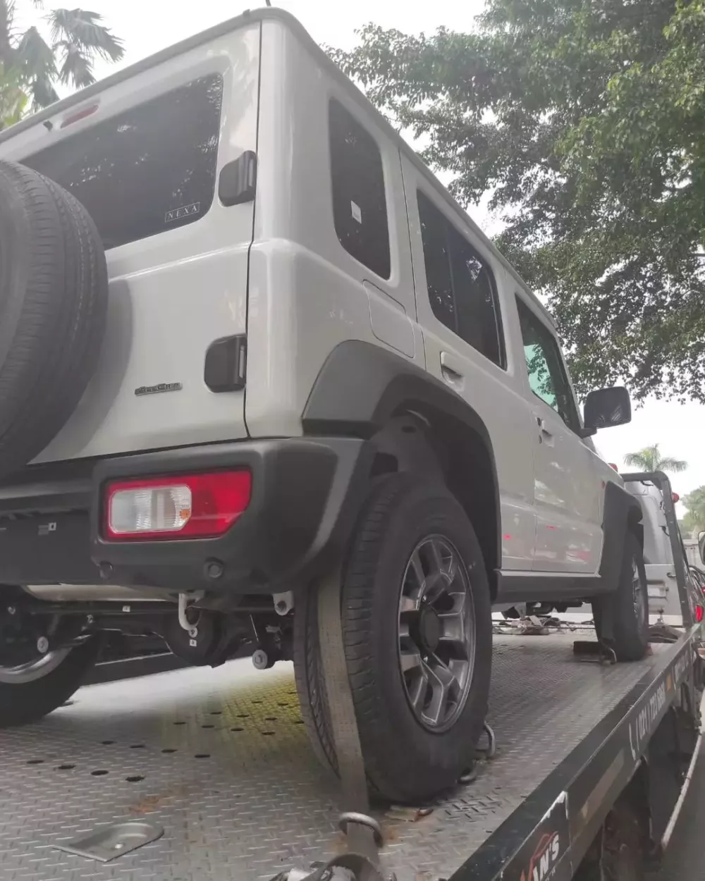 Suzuki Jimny 5 cửa dự kiến có giá bán cao hơn bản 3 cửa