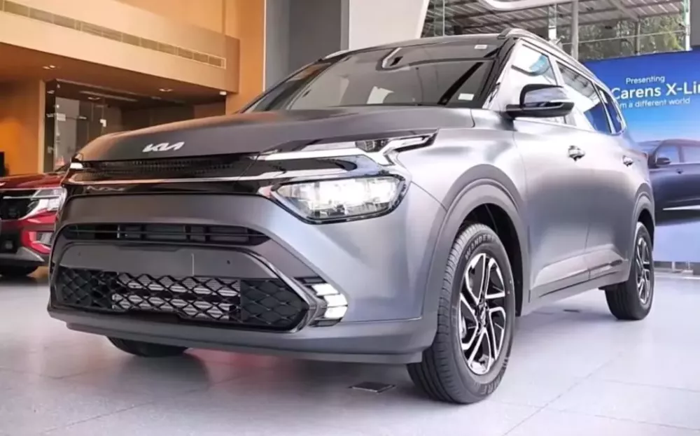 Kia Carens X-Line c&oacute; 2 t&ugrave;y chọn động cơ
