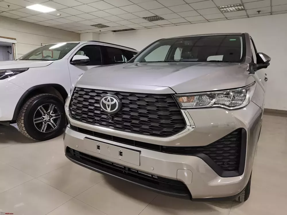 Kh&aacute;ch phải chờ 1 năm mới được giao Toyota Innova thế hệ mới tại Ấn Độ
