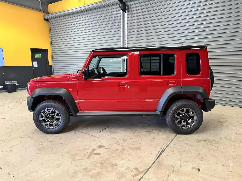 Suzuki Jimny XL 2024 dài hơn và nặng hơn bản 3 cửa Suzuki Jimny XL 2024 dài hơn và nặng hơn bản 3 cửa