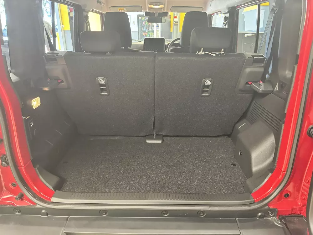 Khoang hành lý của Suzuki Jimny XL 2024 Khoang hành lý của Suzuki Jimny XL 2024