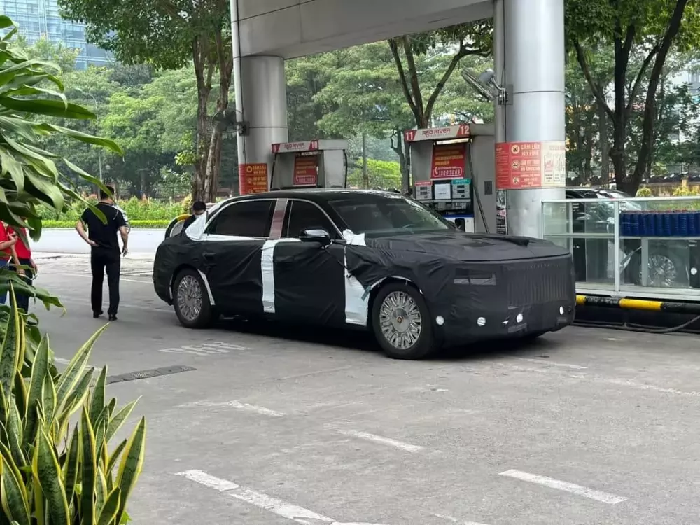 Bắt gặp Hồng Kỳ N701 - limousine của Chủ tịch Trung Quốc Tập Cận Bình - tại cây xăng Việt Nam