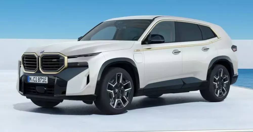 BMW XM màu Trắng Mineral White BMW XM màu Trắng Mineral White