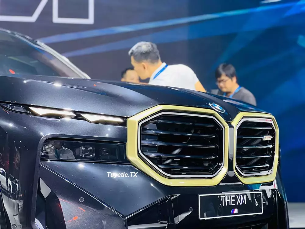 Cận cảnh lưới tản nhiệt của BMW XM Cận cảnh lưới tản nhiệt của BMW XM