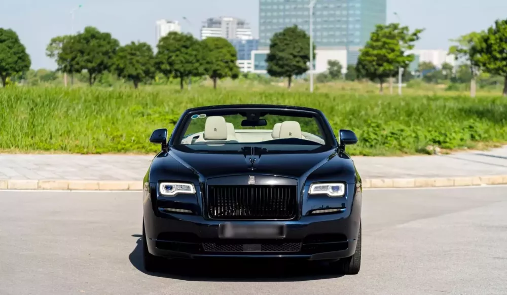 Doanh nh&acirc;n TP.HCM tậu xe si&ecirc;u sang mui trần Rolls-Royce Dawn, gi&aacute; hơn 12 tỷ đồng- Ảnh 2.