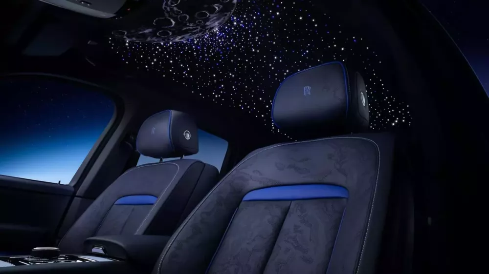 Trần xe bầu trời sao của Rolls-Royce Cullinan Black Badge Blue Shadow Trần xe bầu trời sao của Rolls-Royce Cullinan Black Badge Blue Shadow