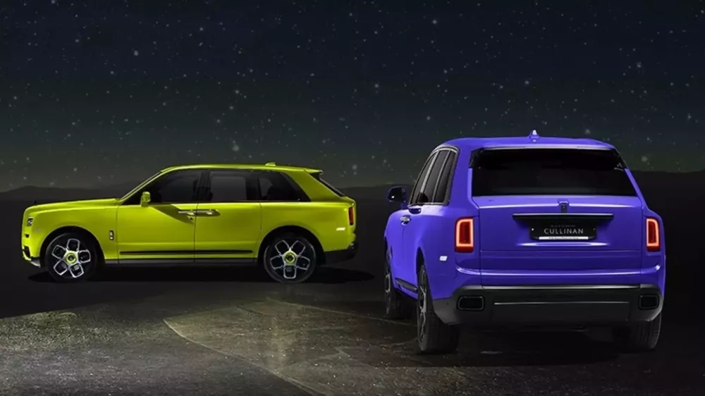3 chiếc Rolls-Royce Cullinan Black Badge Lucid Night sơn những màu khác nhau 3 chiếc Rolls-Royce Cullinan Black Badge Lucid Night sơn những màu khác nhau