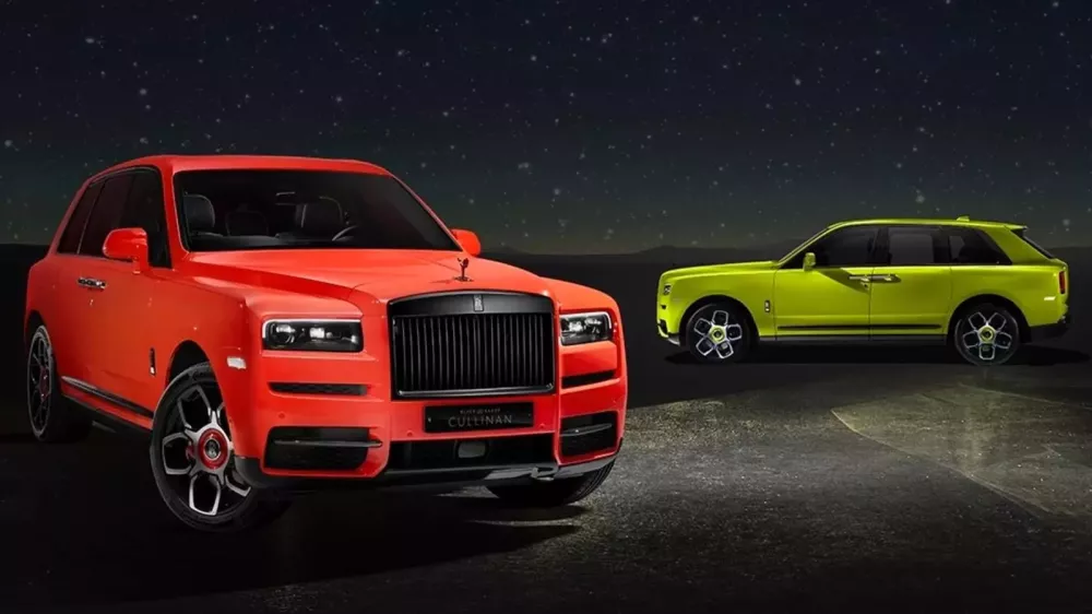 3 chiếc Rolls-Royce Cullinan Black Badge Lucid Night sơn những màu khác nhau 3 chiếc Rolls-Royce Cullinan Black Badge Lucid Night sơn những màu khác nhau