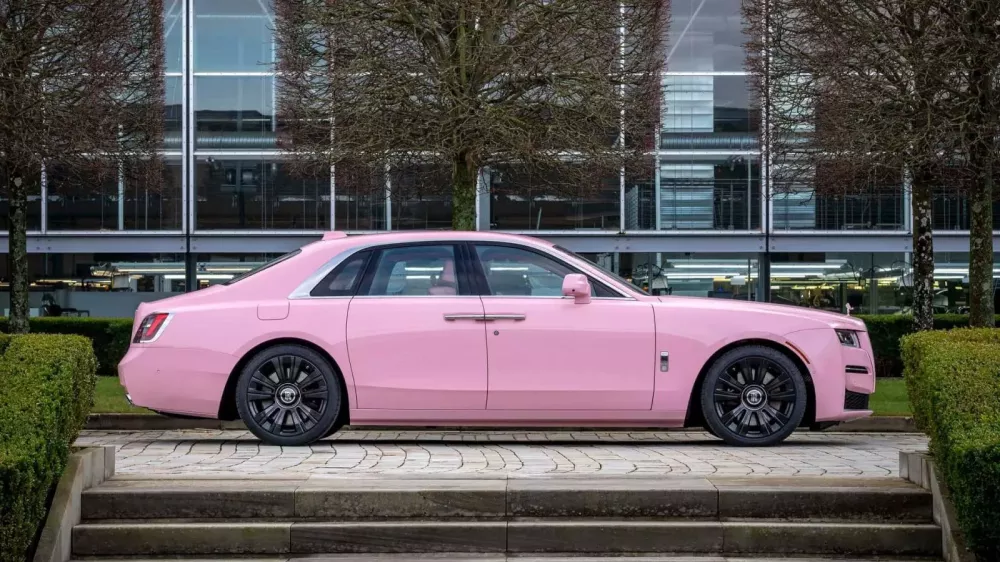 Rolls-Royce Ghost Champagne Rose Rolls-Royce Ghost Champagne Rose