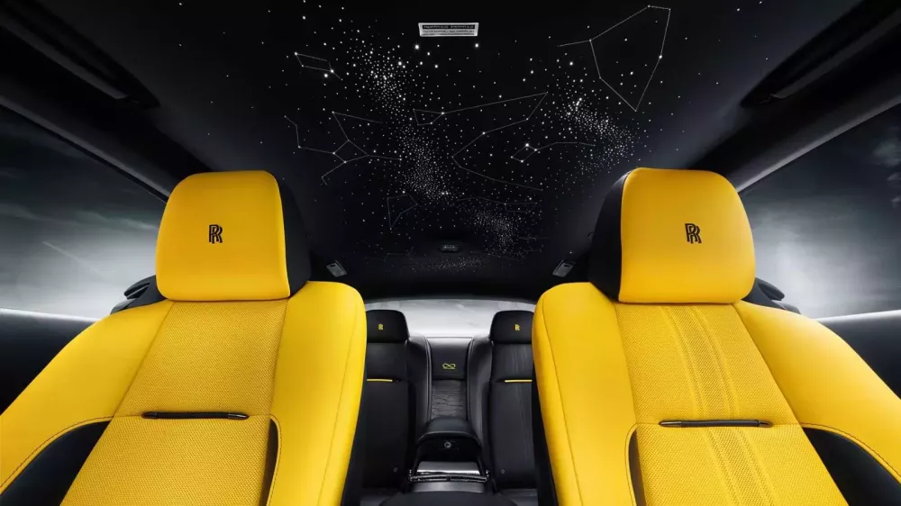 Trần xe bầu trời sao của Rolls-Royce Wraith Black Badge Black Arrow Trần xe bầu trời sao của Rolls-Royce Wraith Black Badge Black Arrow