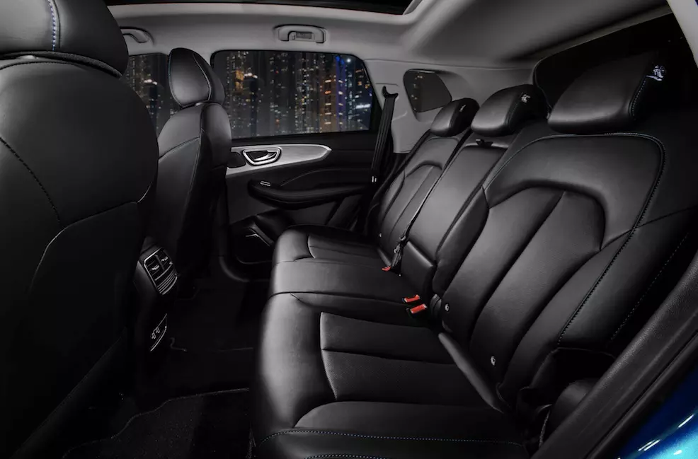 H&agrave;ng ghế sau của MG RX5 2024 c&oacute; cửa gi&oacute; điều h&ograve;a