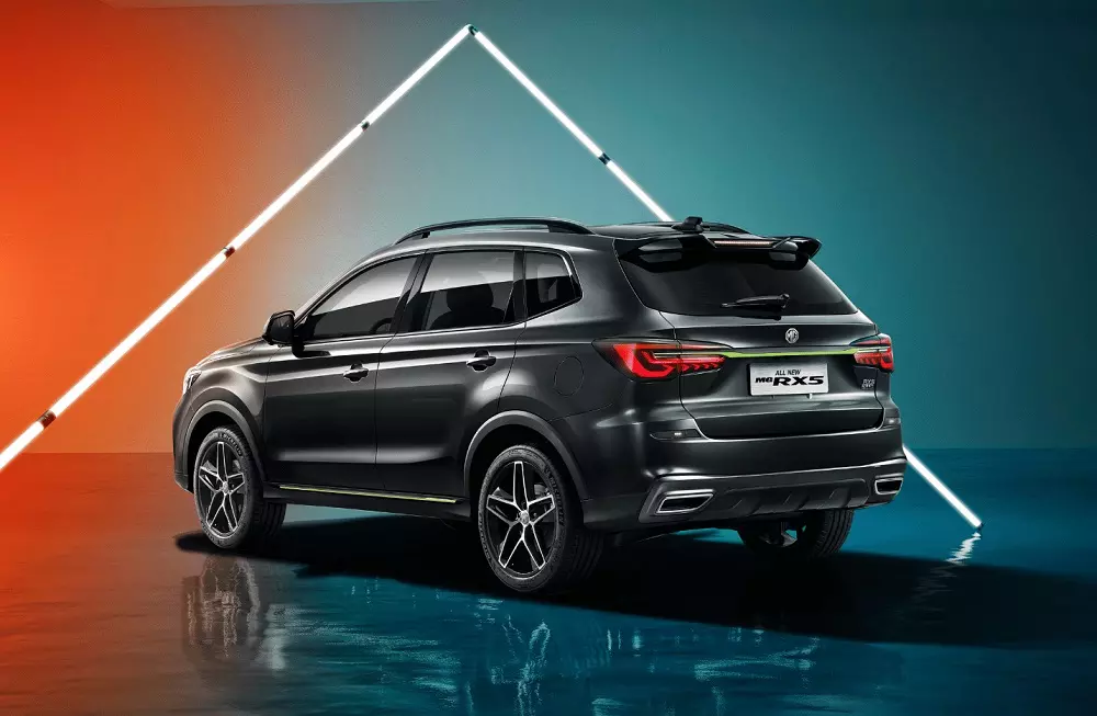 MG RX5 2024 nh&igrave;n từ ph&iacute;a sau