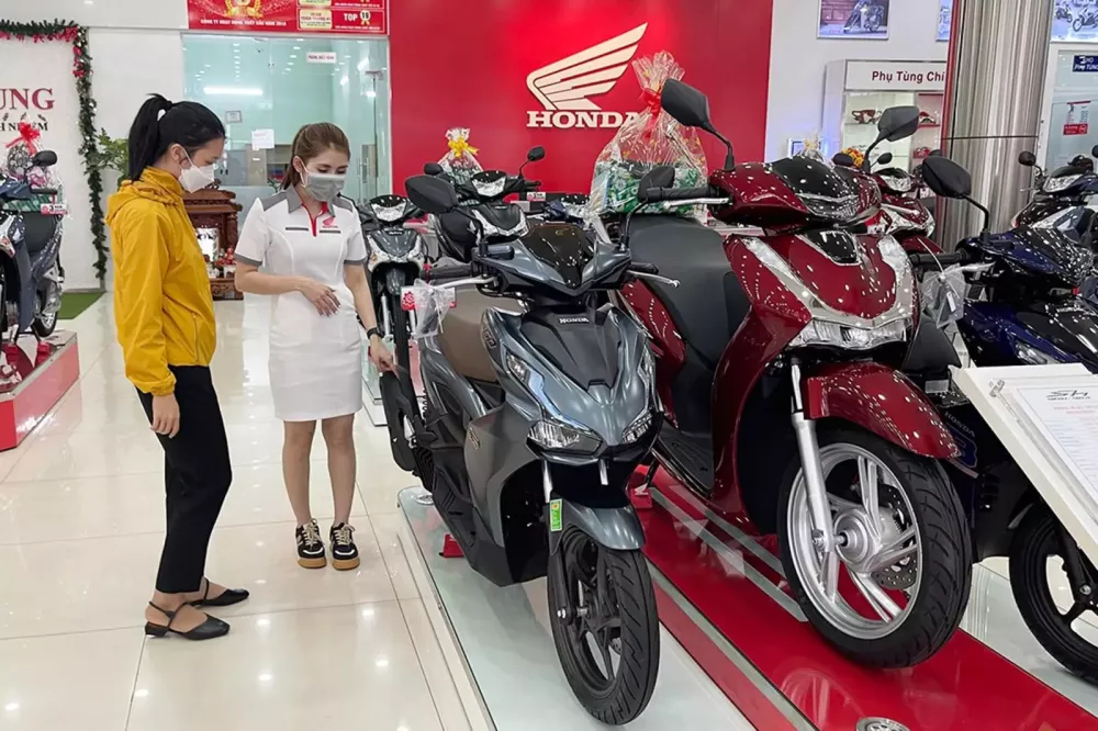 Người Việt mua nhiều xe m&aacute;y hơn trong năm 2023